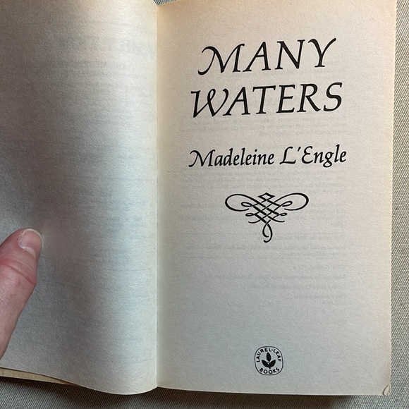 📚2/$6 Many Waters #4 in the Time Quartet - Picture 8 of 12